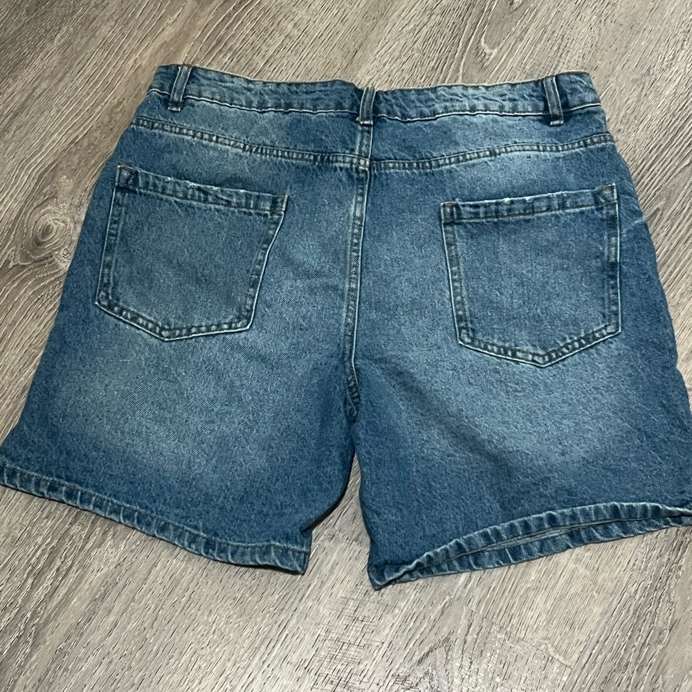 Zara distress medium wash denim shorts size 12 - Picture 2 of 3